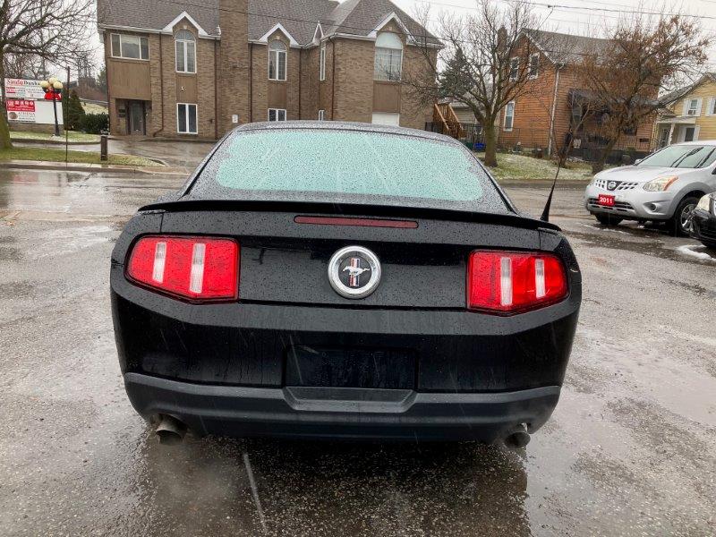 2011 Ford Mustang6