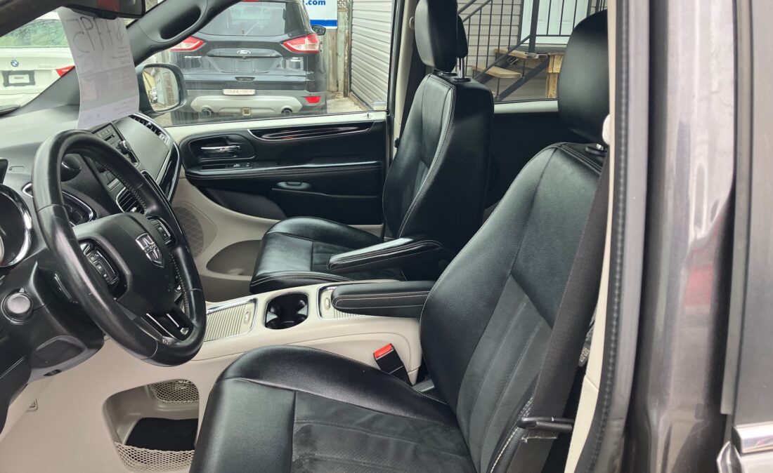 2016 Dodge Grand Caravan11