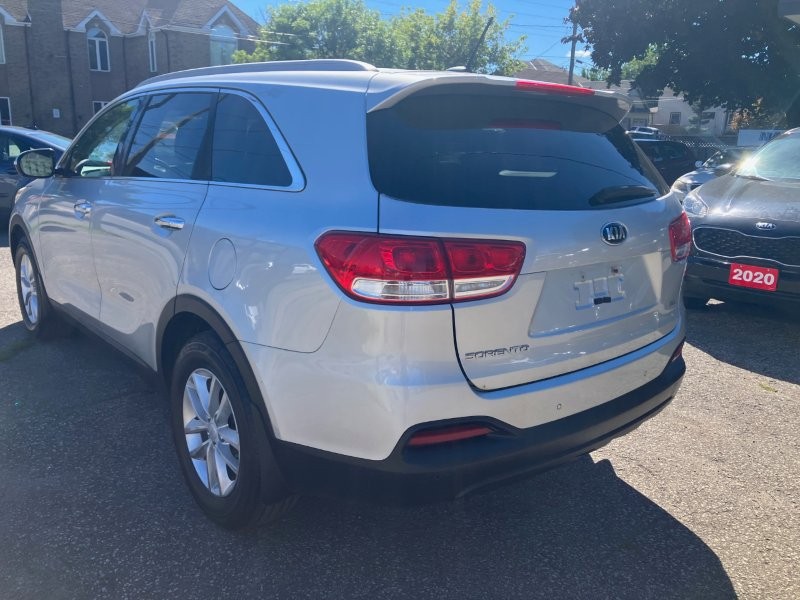 2016 Kia Sorento5