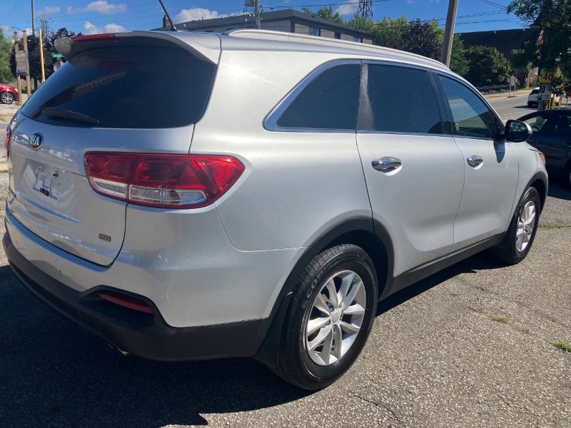 2016 Kia Sorento7